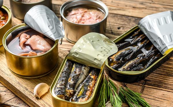 Consumir pescado y marisco en conserva