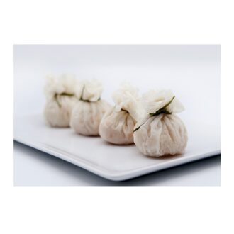 Saquito de hojaldre relleno de langostino y verduras listo para cocinar